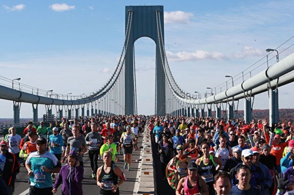本周日，纽约市将举行2019全世界最大的马拉松比赛。图为往年比赛场景。