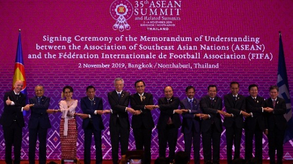 第35屆東盟10國峰會在泰國首都曼谷開幕