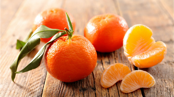 柑橘有生津止渴、潤肺化痰等功效，適宜於身體虛弱的人。