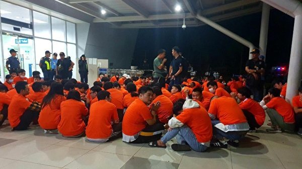 5日，菲律賓移民局已經將294名在該國非法工作的中國公民，及7位尚未成年者驅逐出境