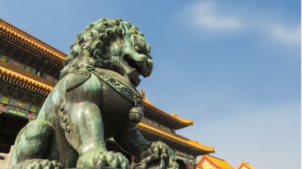 中国人历来把石狮子视为吉祥之物。（图片来源：Adobe）