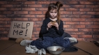 考上哈佛最贫穷女孩8岁乞讨牙膏当饭吃(视频)