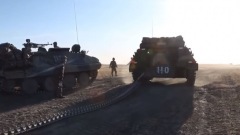 中共軍隊演習出包裝甲車履帶突斷裂(圖)