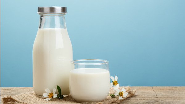 牛奶具有很好的滋陰補腎的作用。