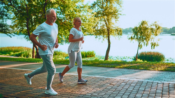 骨质疏松患者根据自身情况适量做运动，对身体循环代谢能力提高有帮助。