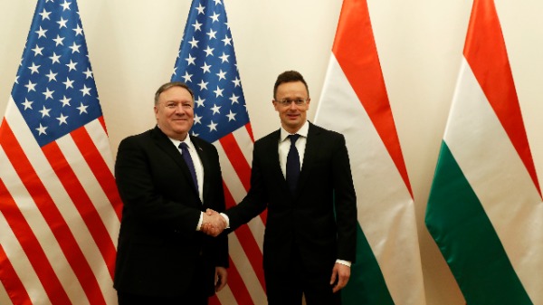 美国国务卿蓬佩奥与匈牙利外交部长西吉亚托