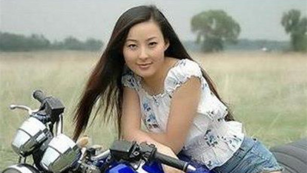 中国最美情妇性贿赂搅动上海官场。图为网传卢嘉丽生活照。（图片来源：网络）