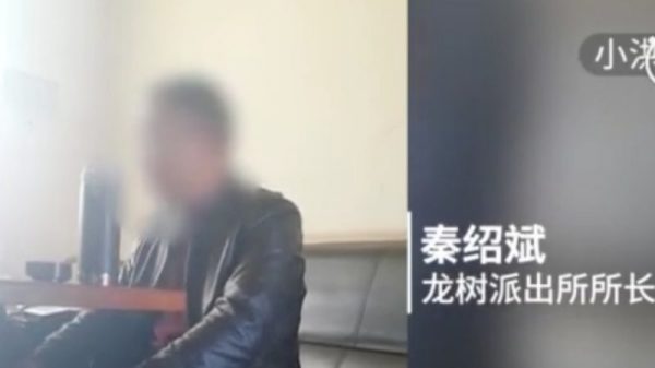 云南省鲁甸县一派出所所长毫无缘由殴打一名大学生，当地公安局说“管不了”。（视频截图）