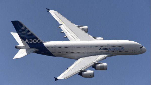 歐洲最大的航空航太集團——空中客車公司（Airbus）宣佈，計畫取消生產全球最大客機A380。然而，訂購此機型的客戶中並無美國航空公司的身影！