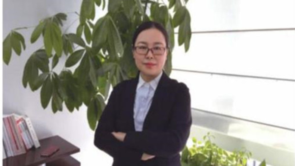 天津滨海农商行前行长自杀原因不明，而今女副行长方堃被带走调查。