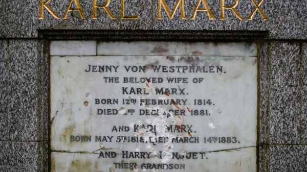 2月6日，共產黨的「老祖宗」馬克思（Karl Heinrich Marx）位在英國倫敦倫敦北部海格特公墓（Highgate Cemetery）的馬克思墓碑上的一塊大理石牌匾，被發現遭人以鈍器反覆敲砸損壞