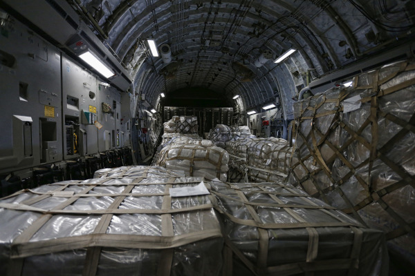 2019年2月22日，在美国佛州空军基地的一架载有食物，水和药物货运飞机，准备飞往哥伦比亚，为委内瑞拉提供人道援助。