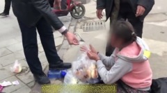 半癱母生8子女拒受助全家行乞爆真相(圖)