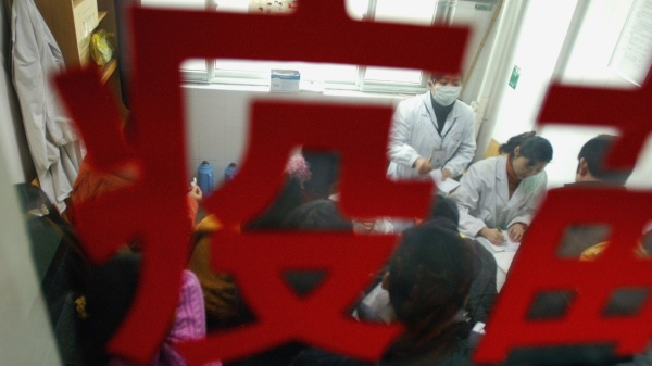 中国疫苗乱象周而复始。示意图
