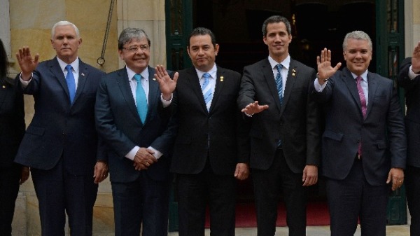 美国副总统彭斯，委内瑞拉反对派领导人瓜伊多和哥伦比亚总统伊万・杜克等，在波哥大举行会议。