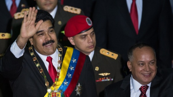 委內瑞拉總統馬杜洛（Nicolas Maduro）(圖左)與他的重要副手、社會主義黨第一副總裁馬卡韋略（Diosdado Cabello）(圖右)