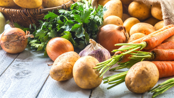 经常食用土豆，可以达到预防心脏病的功效。