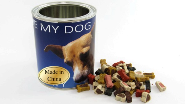 美國寵物食品曾經因使用中國進口食材，而被發現含有三氯氰胺，致使很多貓狗食用後發生死亡事件