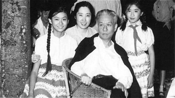 中共前国家主席刘少奇鼓吹共产党员的修养，图为他和第六任妻子王光美所生的孩子们。