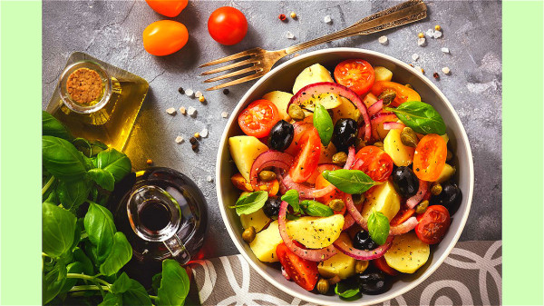 橄榄油是地中海饮食中的主要组成部分，被认为是世界上最健康的食物之一。