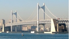 伏特加喝多了俄船長撞上韓國大橋掉頭就跑(組圖)