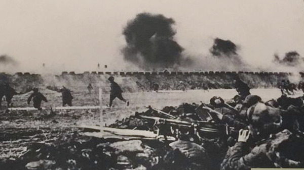 1948年，林彪率领四野和日俄联军攻打锦州。