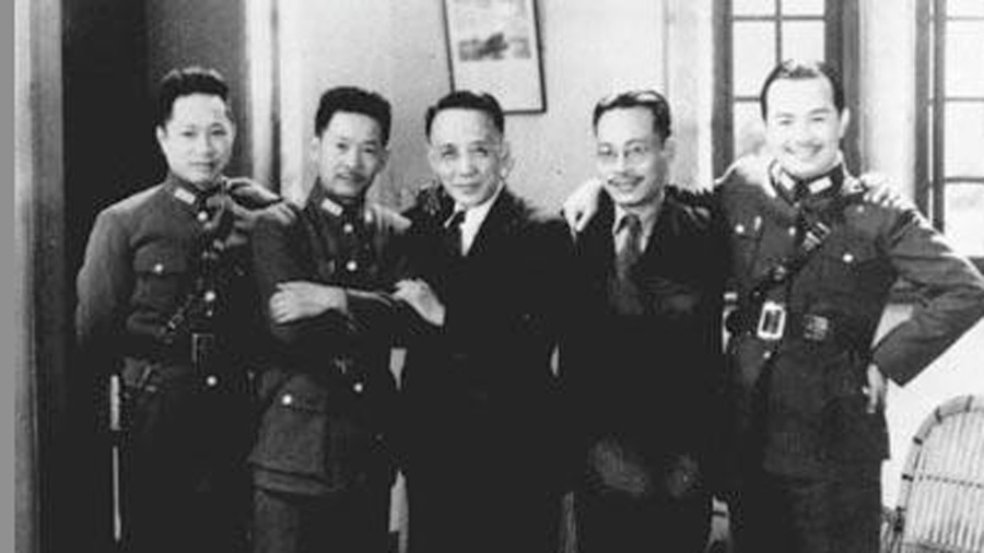國民黨北伐第四軍高級軍官葉挺、張發奎、郭沫若、陳銘樞、黃琪翔在武漢合影