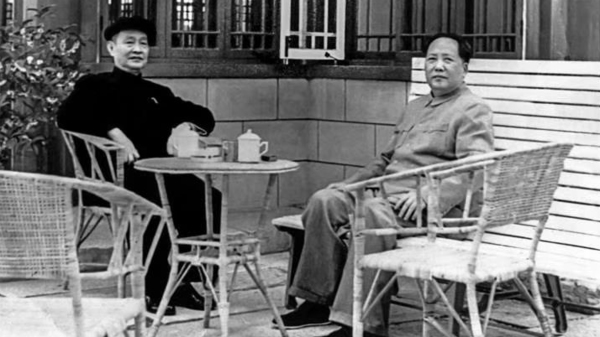 國民黨元老程潛投共後，跟毛澤東在中南海品茶。