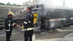 載華人大巴車禍：車滾了至少5圈2死52傷(視頻)