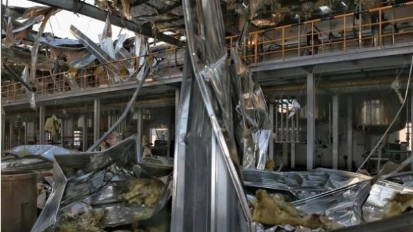 爆炸发生后，工厂内部残破不堪。（网络图片）
