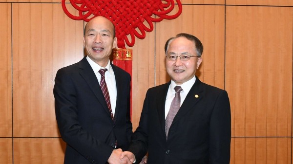 韩国瑜与国台办主任刘结一。