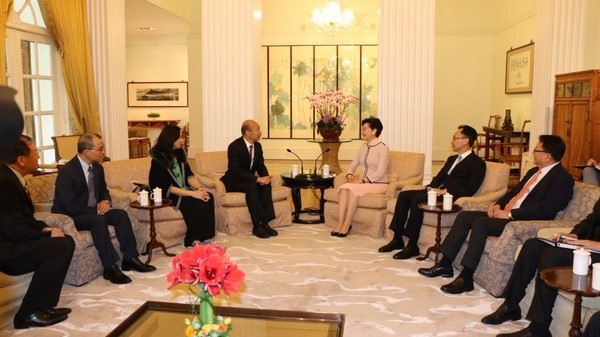 韓國瑜與香港特首林鄭月娥。
