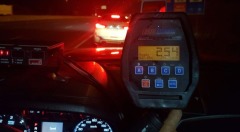 19歲華人開寶馬飆254km小時警察：飛機起飛時速度(圖)