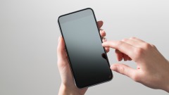 小夥扮成外賣小哥給女友送驚喜開門瞬間決定報警(圖)