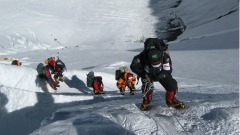 珠穆朗玛峰那具最著名尸体为何20年无人掩埋(图)