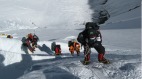 乱派登山许可证珠峰塞车酿多死登山客：沿路都有尸体(图)