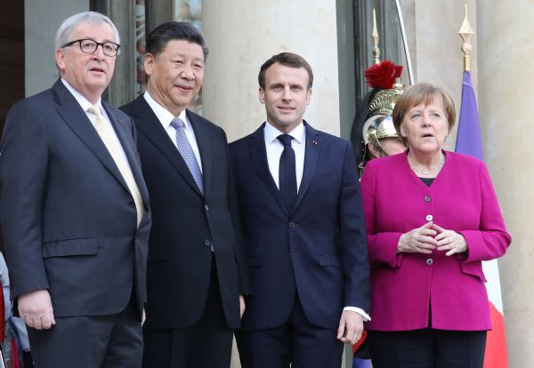法国总统马克龙、德国总理默克尔、欧盟委员会主席容克与习近平在巴黎举行峰会。