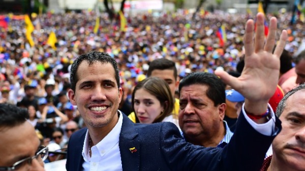 担任委内瑞拉临时总统的瓜伊多。
