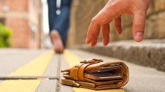 又撿錢了神秘現金5年一直出現在這個英國小村莊(圖)