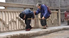 情比金堅的夫妻一根竹竿牽情33年(組圖)