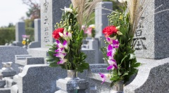 心誠感動天地:逝者復活石壁裂開(圖)