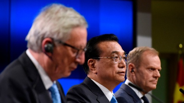 2019年4月9日，欧盟委员会主席容克，中国总理李克强和欧洲理事会主席图斯克于在布鲁塞尔欧盟总部举行峰会