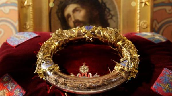 相传是耶稣钉十字架时所戴的荆冠及圣体