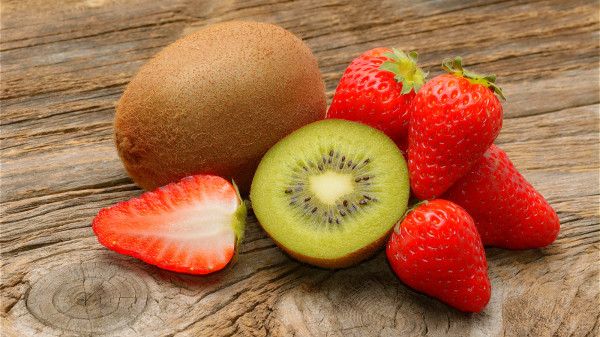 早餐后半小时宜吃点水果，猕猴桃和草莓是最佳选择。