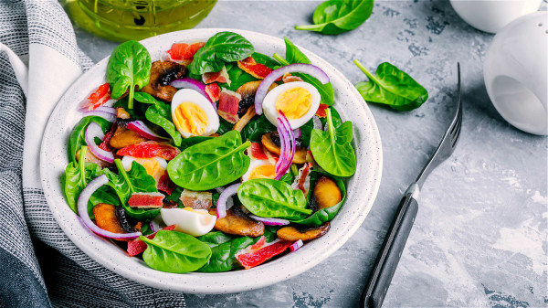 春季多吃绿色蔬菜类如菠菜、地瓜叶、苋菜等有助于养肝。