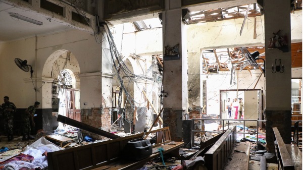 斯里兰卡首都可伦坡科奇克德的圣安东尼神殿爆炸现场。