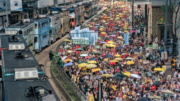 13萬香港人28日上街遊行，抗議港府修訂《逃犯條例》