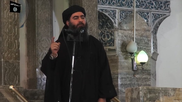 2014年7月5日的taqken文件图片中，al-Furqan Media发布的宣传视频中显示的ISIS首领巴格达迪
