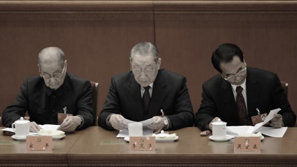 中共高官的退休年齡和退休特權引關注。圖為中共前高官宋平、李嵐清、吳官正（從左而右）