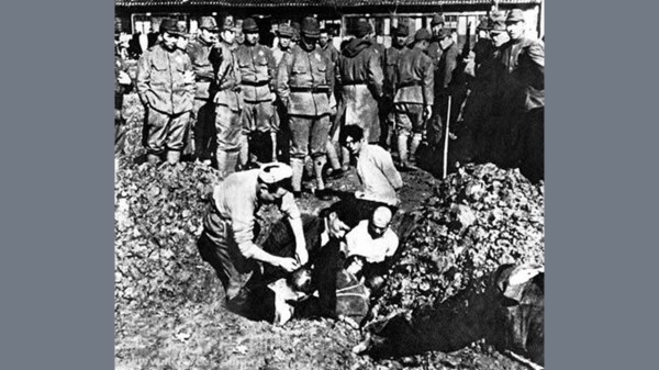 南京大屠杀日军活埋中国人的暴行，惨无人道。